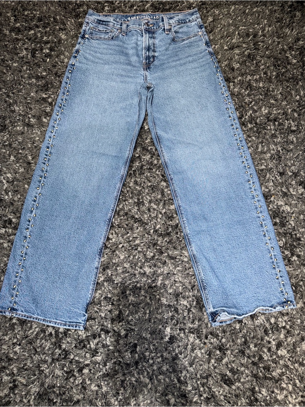 AE Stretch Studded High-Waisted Stovepipe Jean. Size: 6 Regular